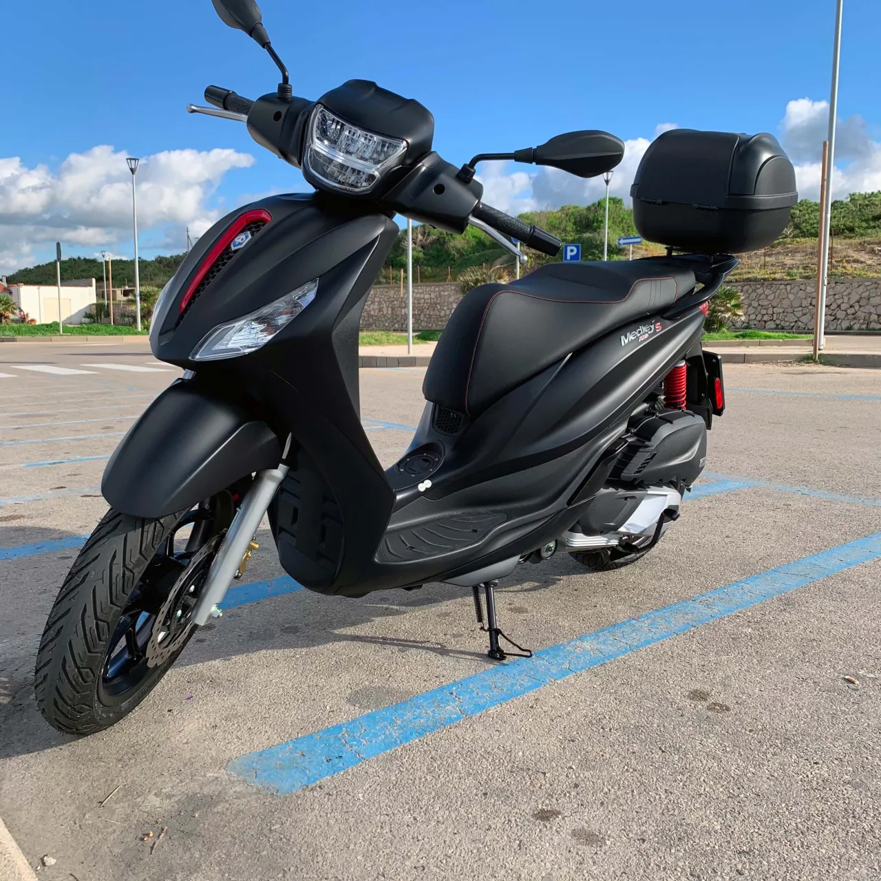 Piaggio Medley S 2020 in Meteor Black, zijaanzicht