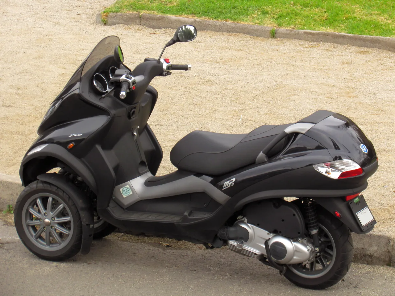 Piaggio MP3 250ie three-wheel scooter side view
