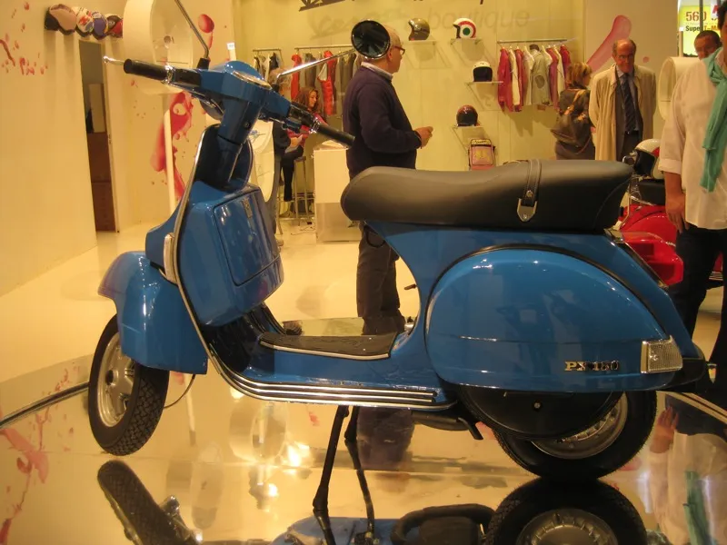 Vespa PX 150 2010, zijaanzicht