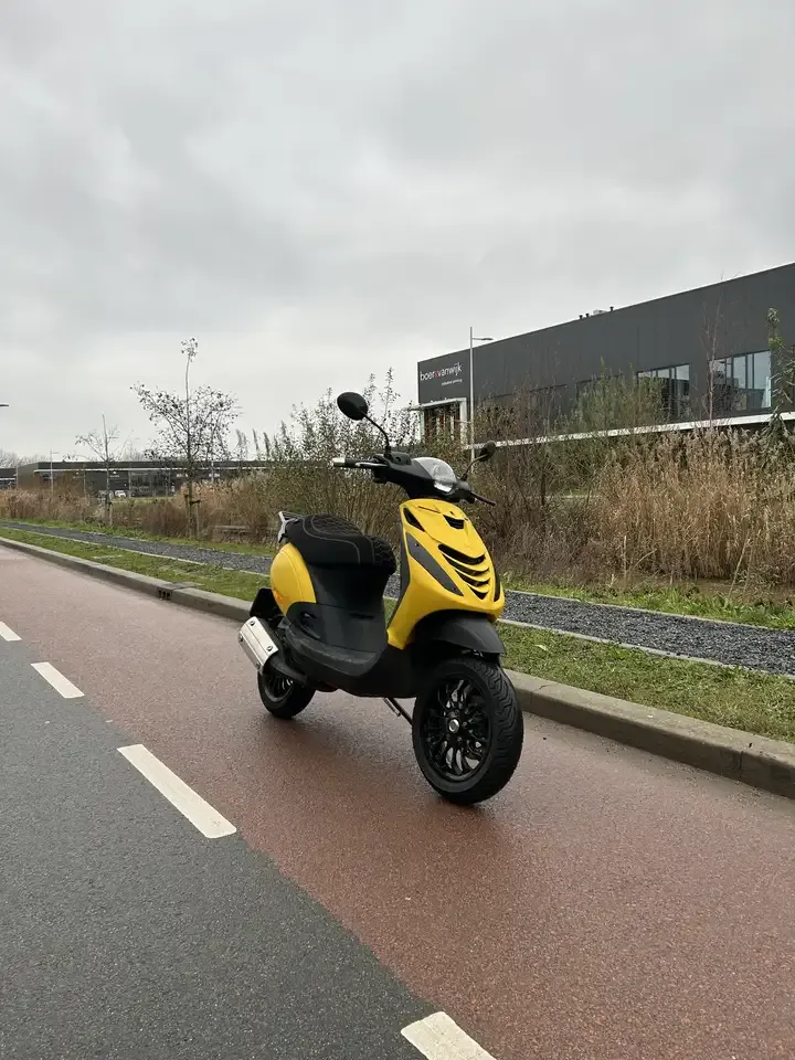 Piaggio Zip II 125