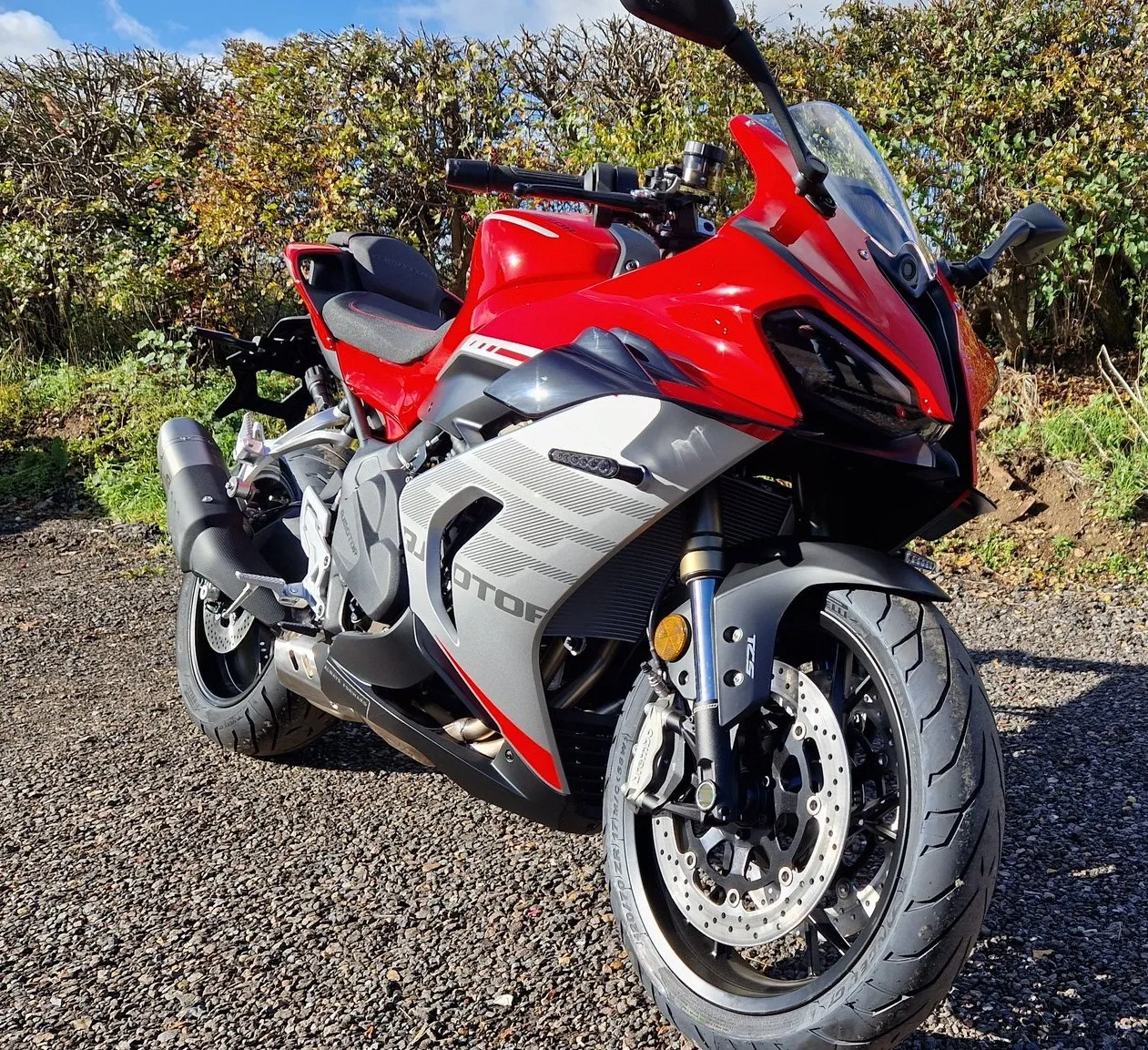 QJMotor SRK 800RR volledig gekuipte sportmotor