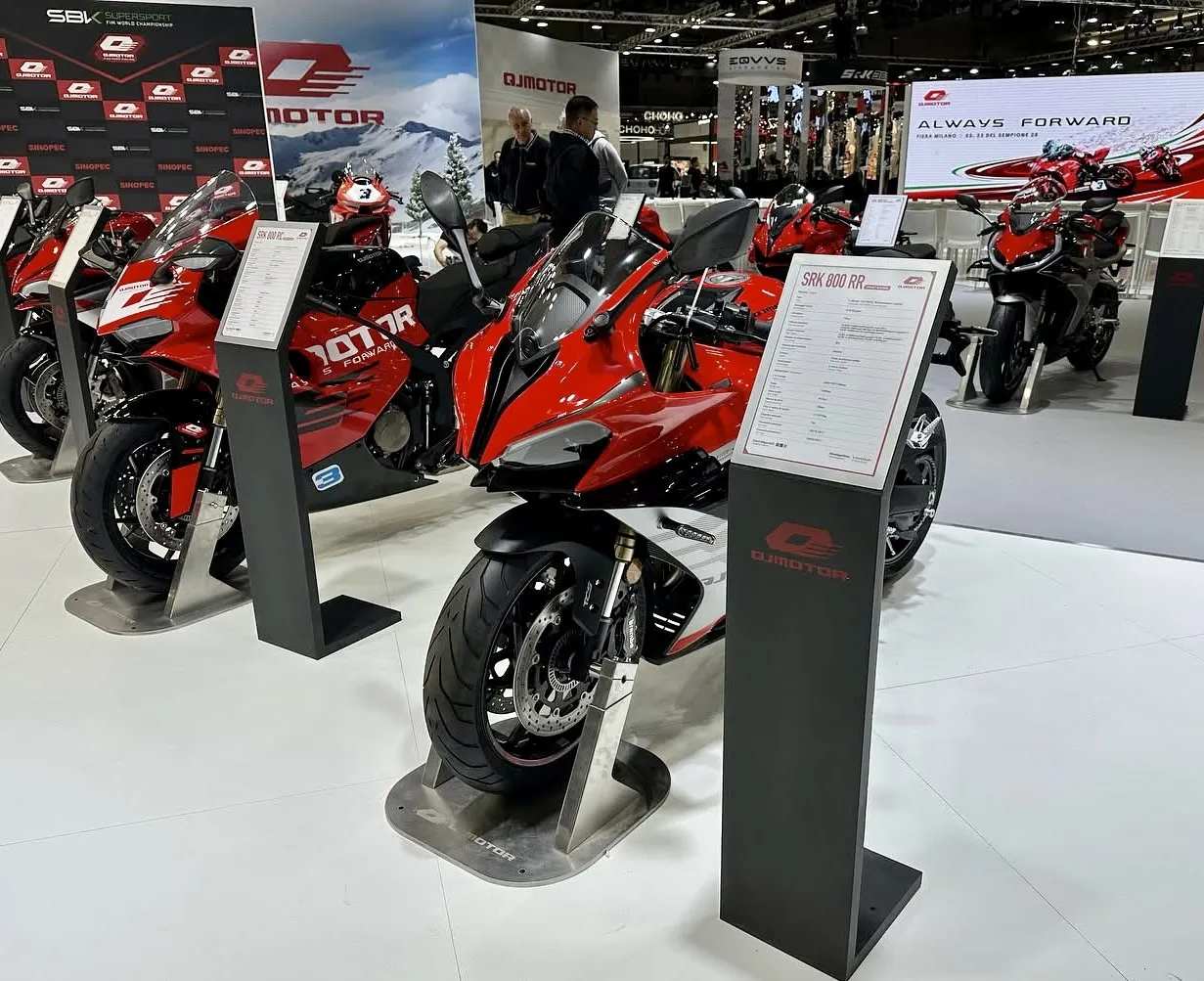 QJMotor SRK 800 RR sportmotor zijaanzicht