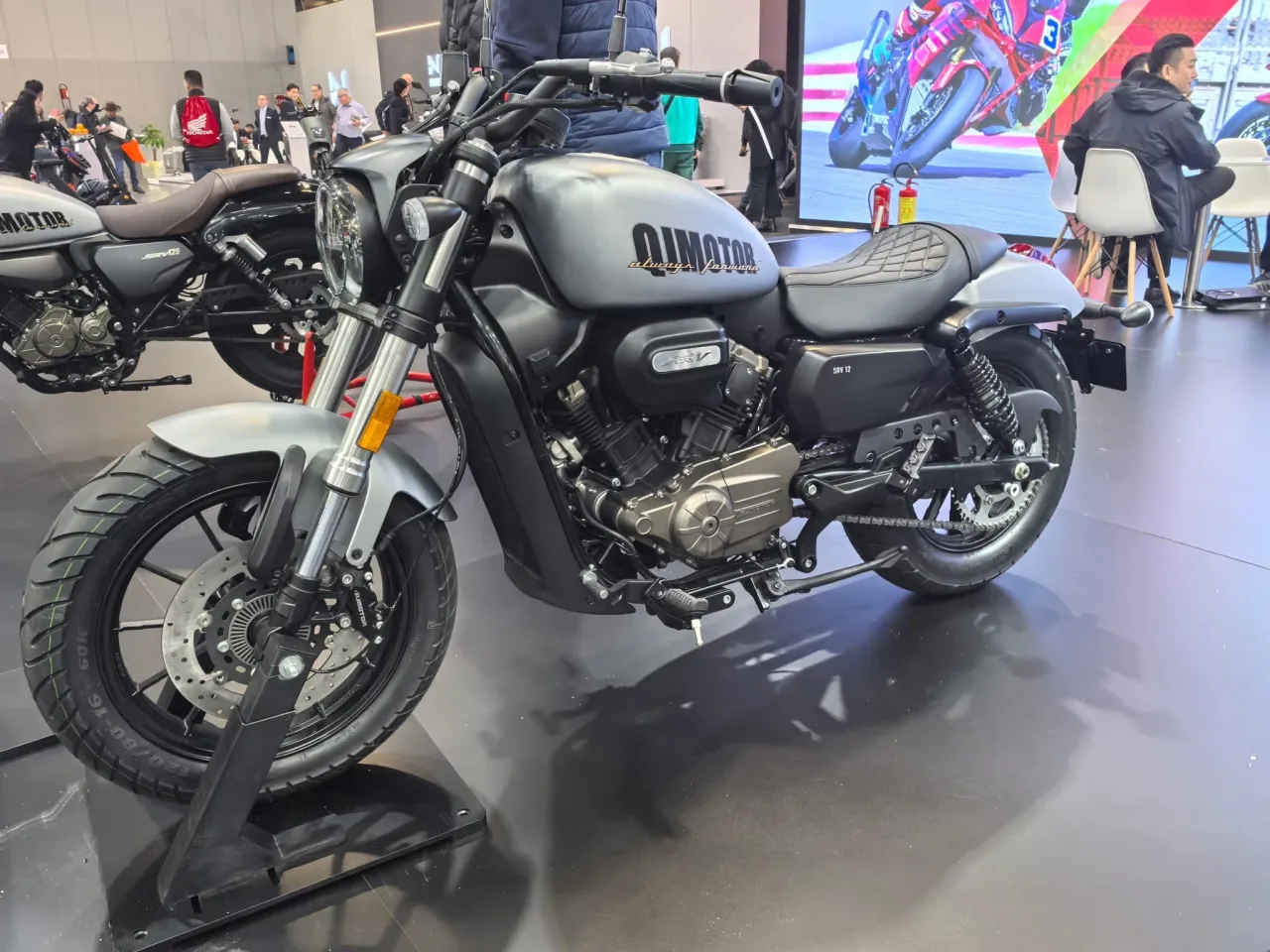 QJMotor SRV 125 2025 uitvoering