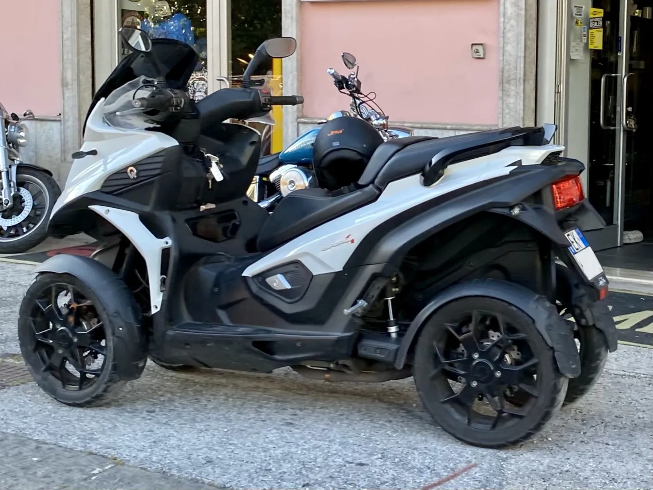Quadro 4 vierwielige kantelscooter, zijaanzicht