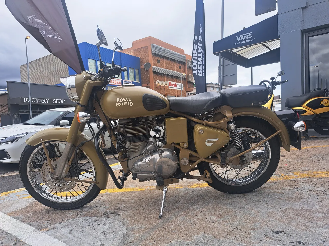 Royal Enfield Classic 500 motorfiets, zijaanzicht