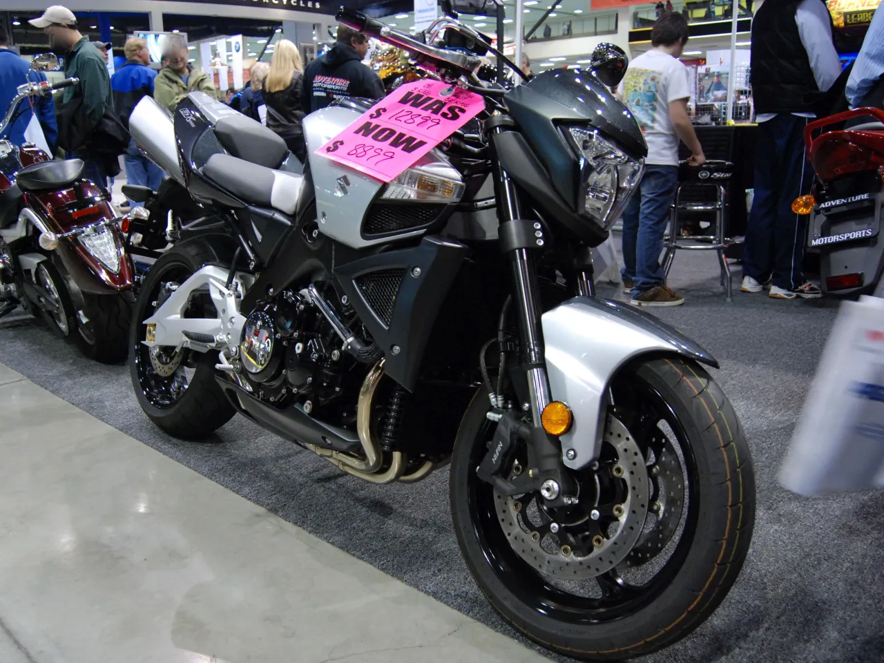 Suzuki B-King in zijaanzicht