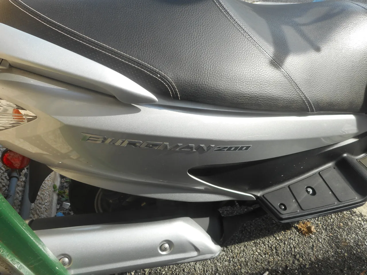 Suzuki Burgman 200 maxi-scooter zijaanzicht
