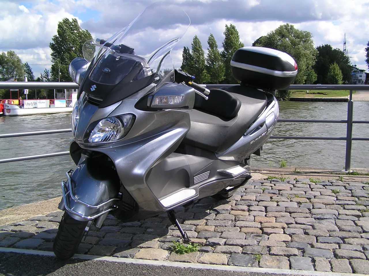 Suzuki Burgman 650 K6, zijaanzicht