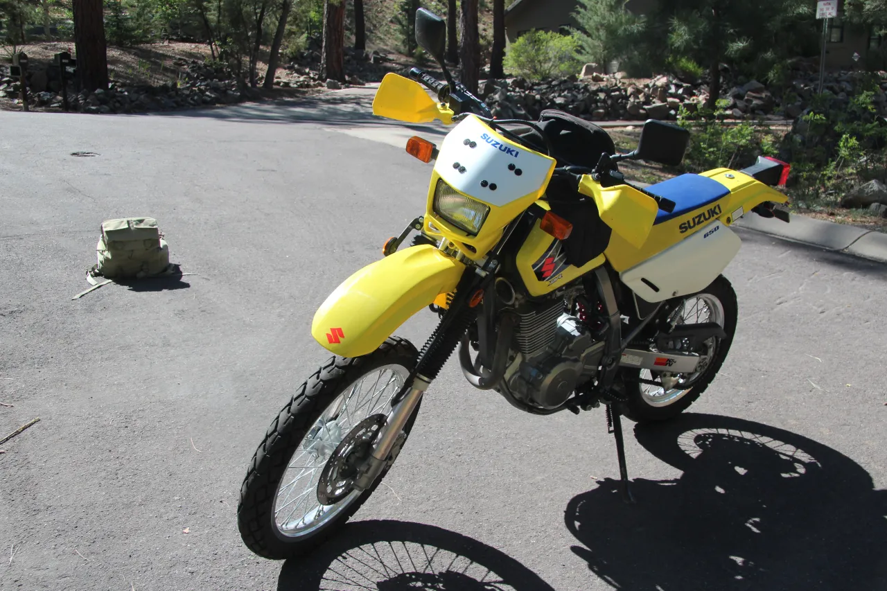 Suzuki DR650SE trail motor zijaanzicht