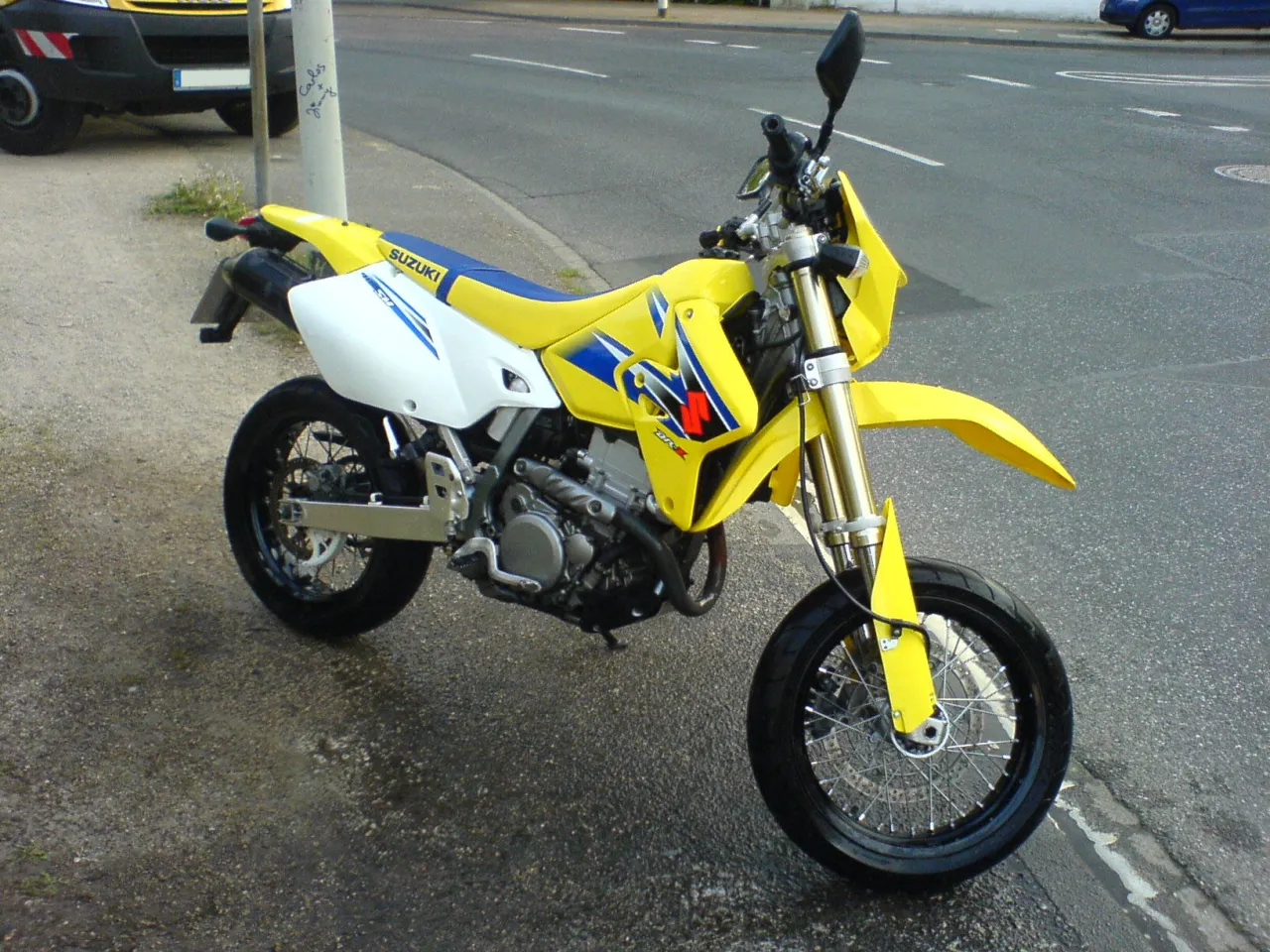 Suzuki DR-Z400SM supermoto 2006 zijaanzicht
