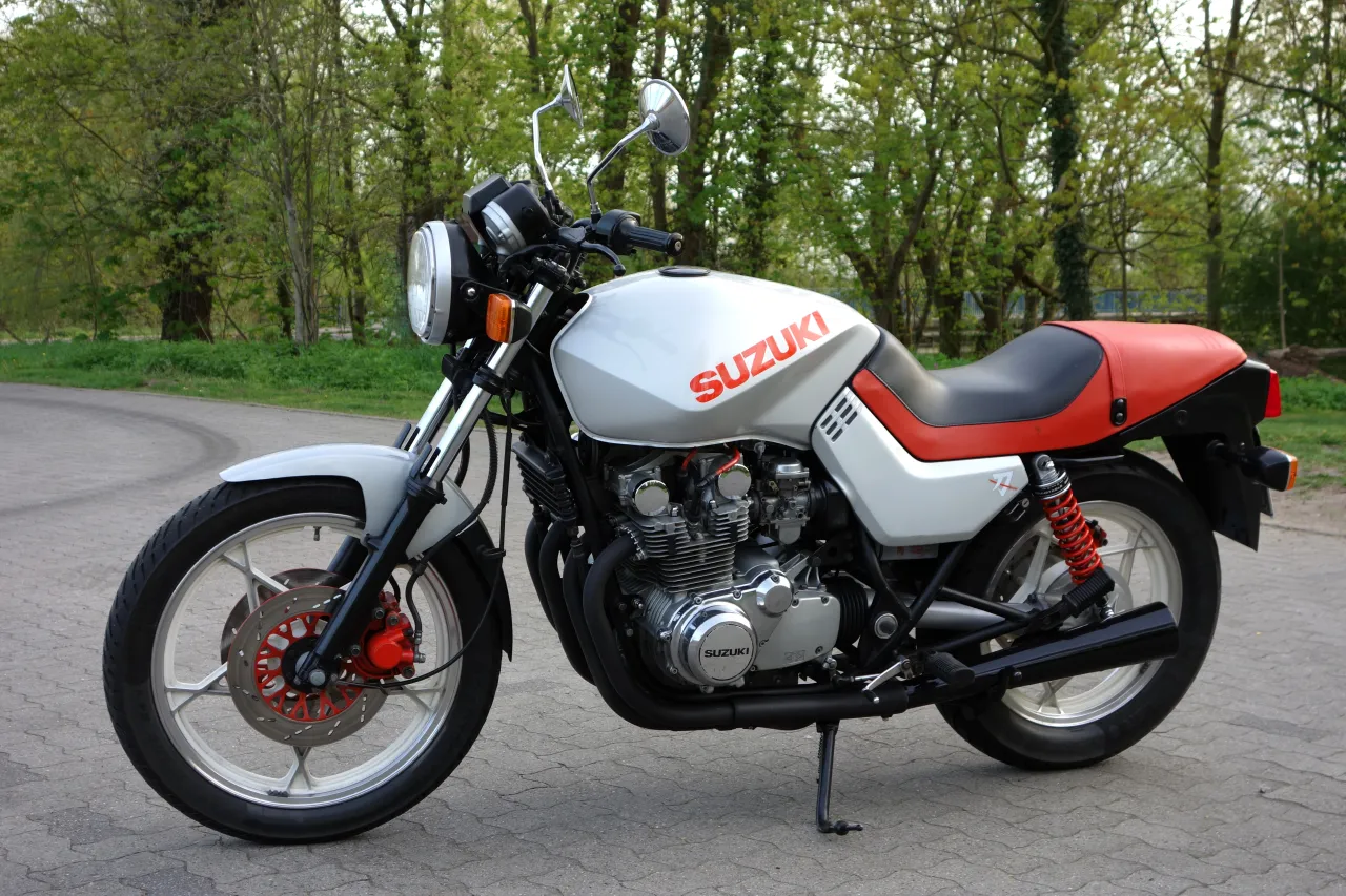 Suzuki GS 650 G Katana klassieke sportmotor zijaanzicht