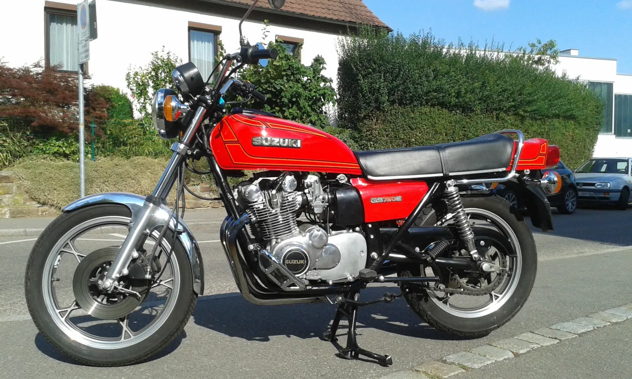 Suzuki GS750 EC uit 1979 linkerzijde zijaanzicht