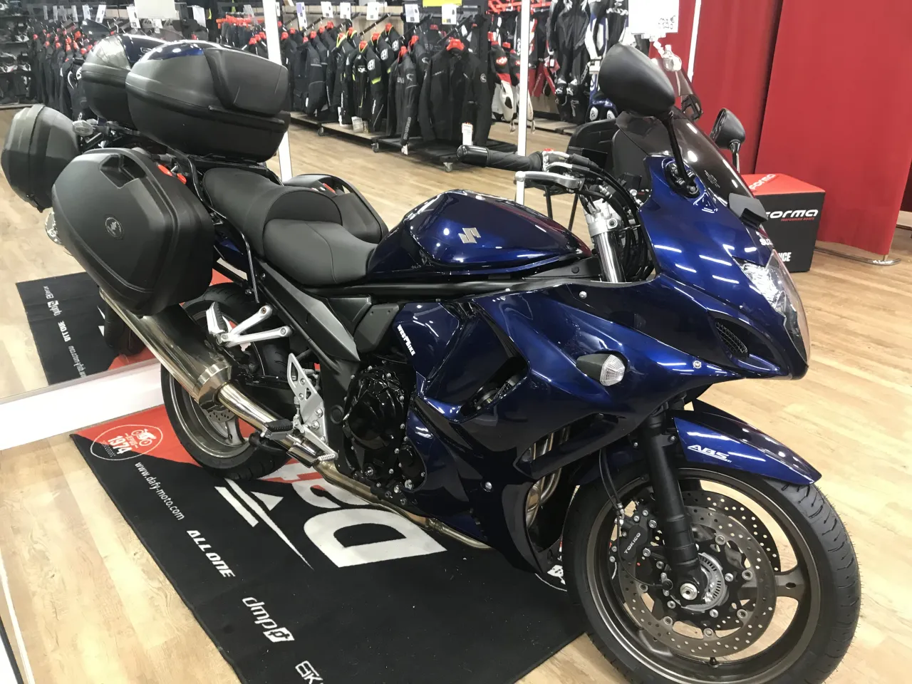 Suzuki GSX 1250 FA sport-tourer zijaanzicht