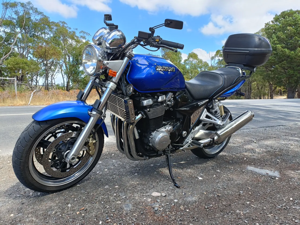 Suzuki GSX1400 K2, zijaanzicht