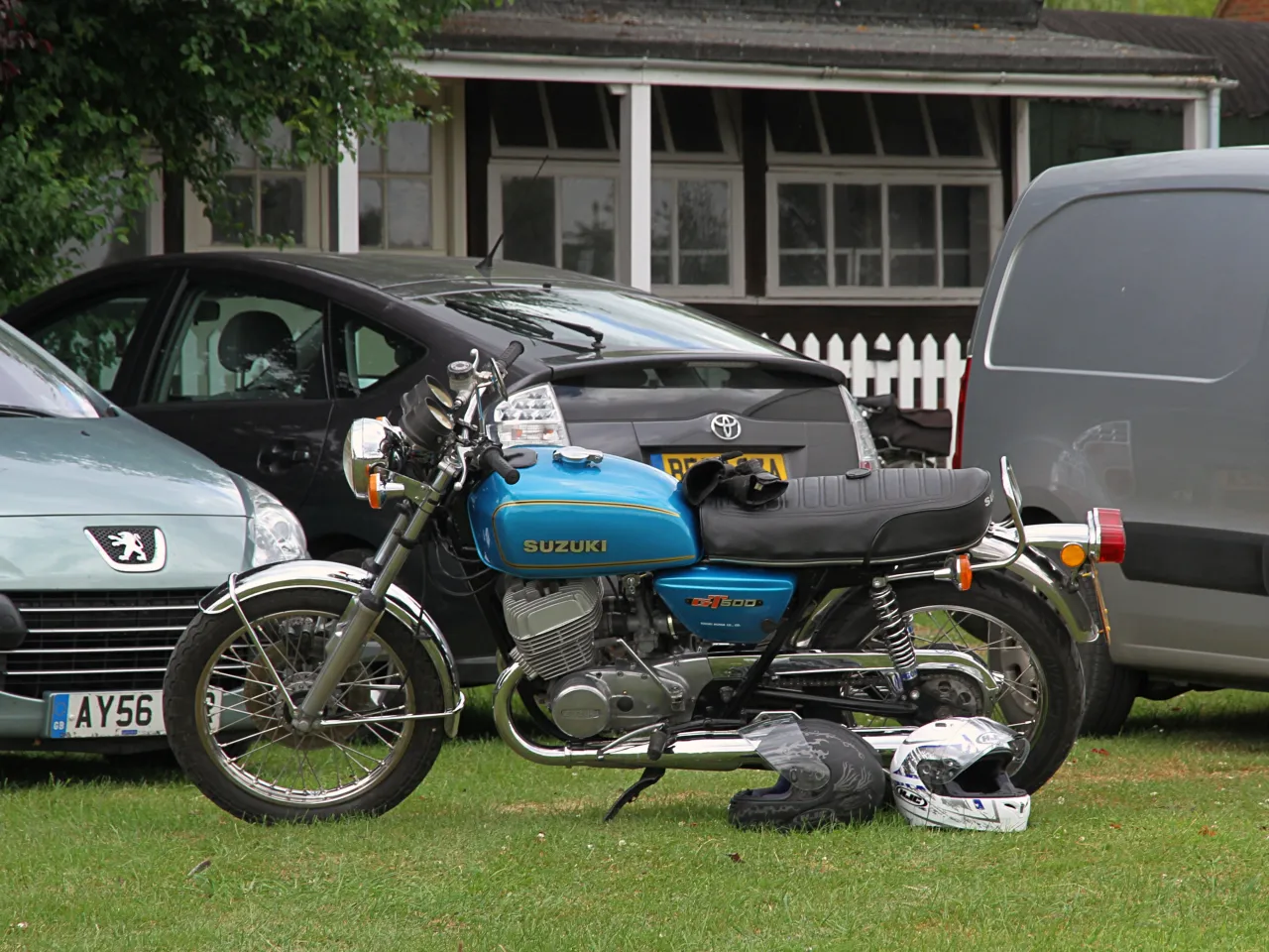 Suzuki GT-500 op een rally in Marsh Baldon