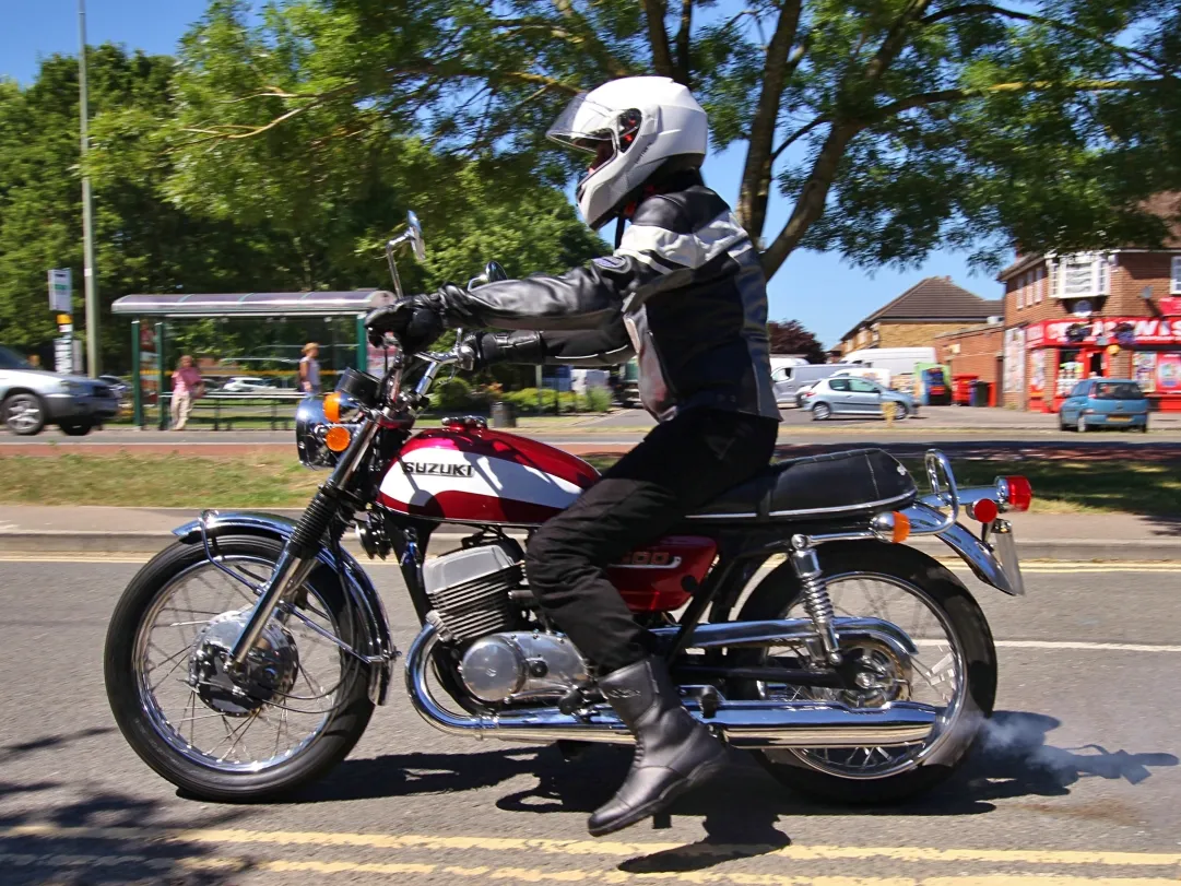 Suzuki GT-500 op klassiekershow in Gosford