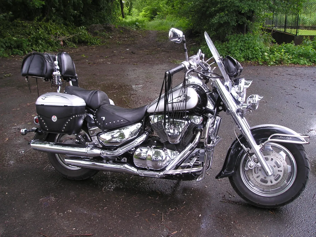Suzuki Intruder C1500 VL1500 cruiser zijaanzicht