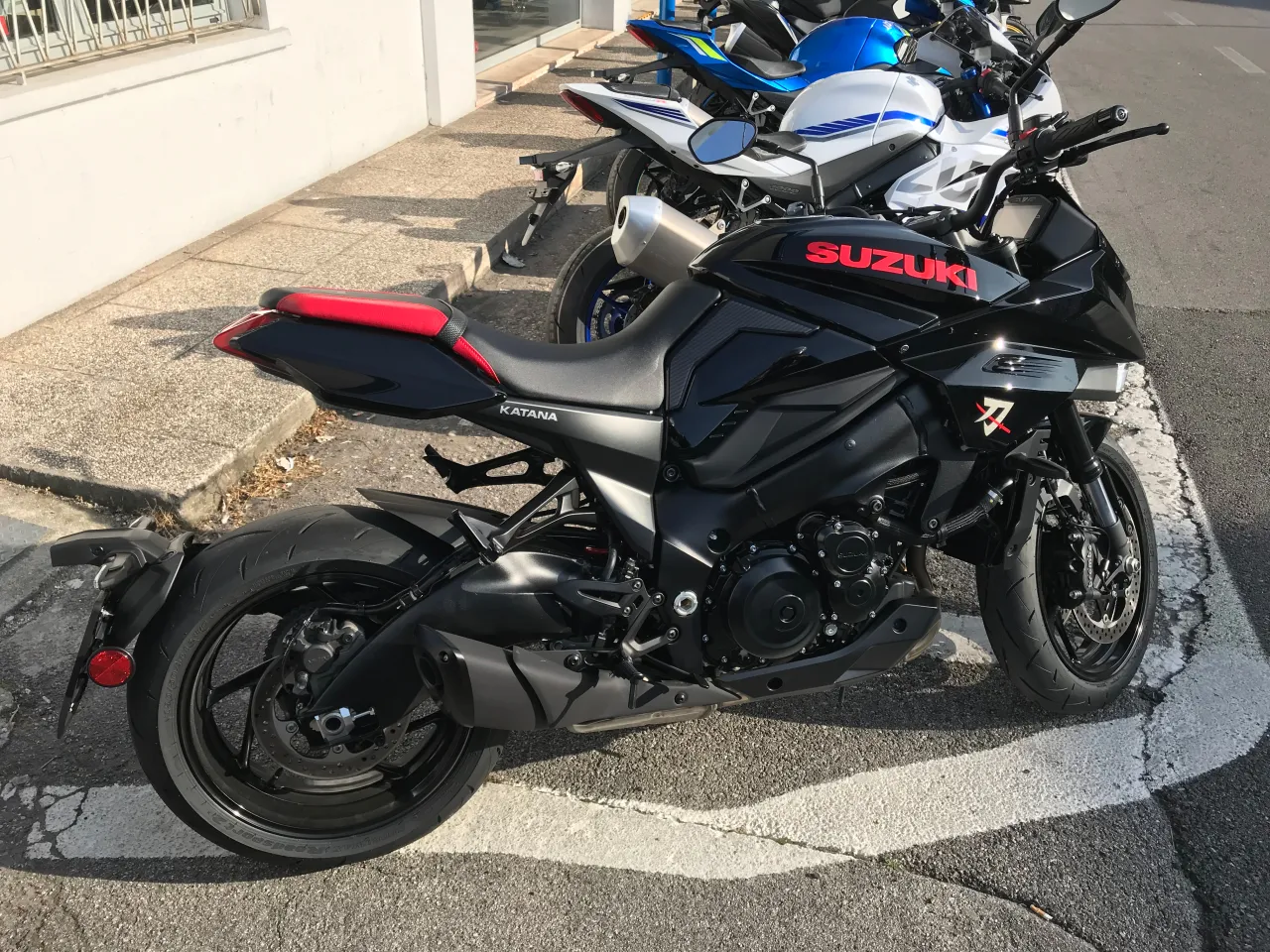 Suzuki GSX1000S Katana in zijaanzicht
