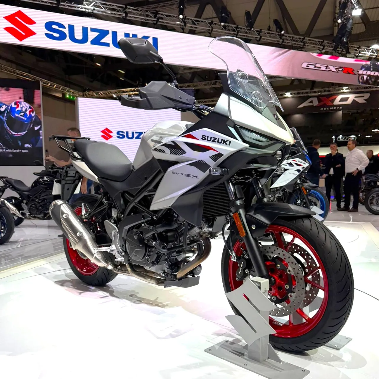 Suzuki SV-7 GX 650 motorfiets detailopname