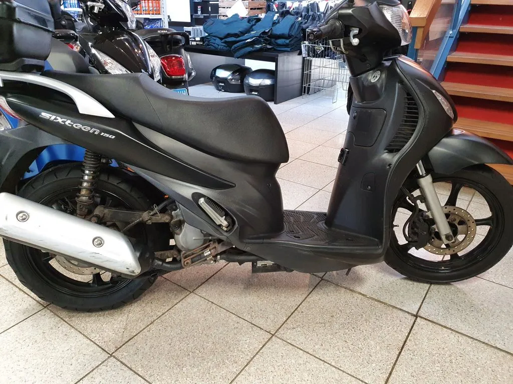 Suzuki UX 150