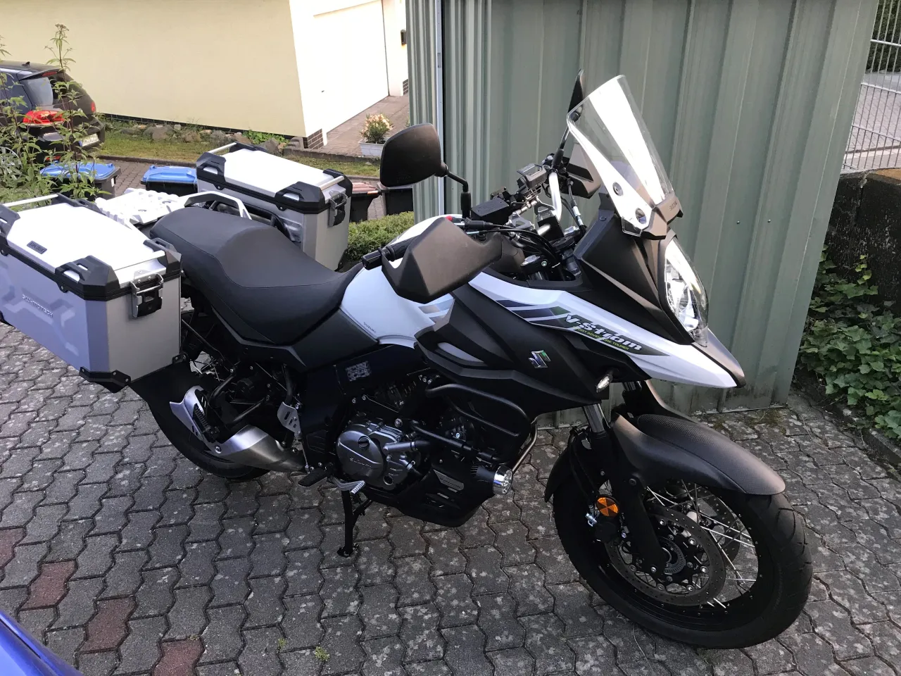 Suzuki V-Strom 650 XT 2018 adventure-tourer zijaanzicht