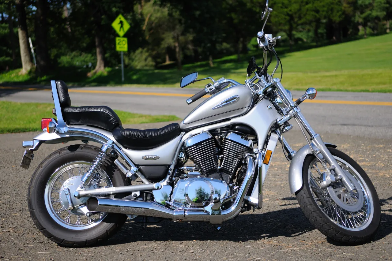 2003 Suzuki VS 800 GL Intruder cruiser zijaanzicht