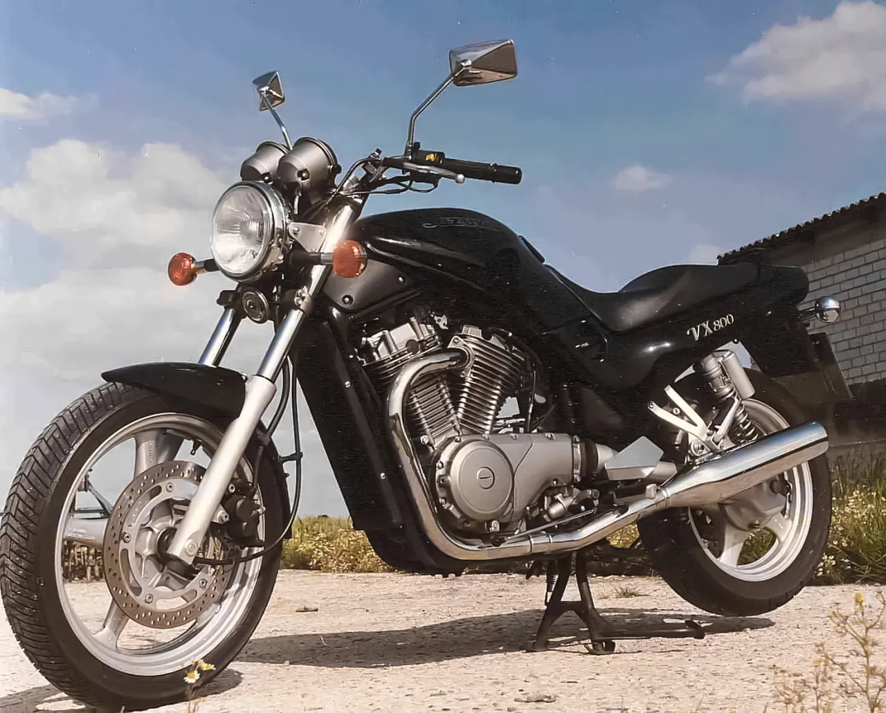 Suzuki VX800 alternatief zijaanzicht