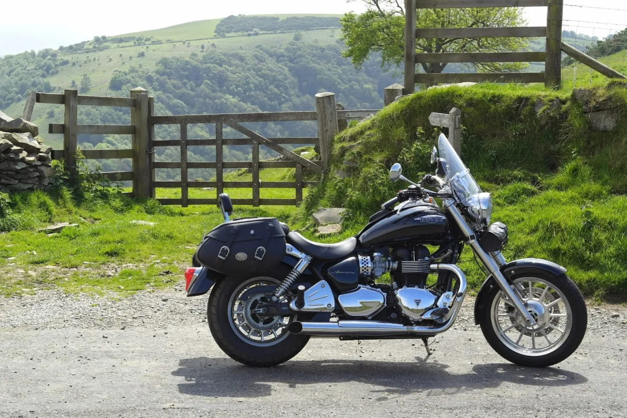 Triumph Bonneville America 2010 side profile