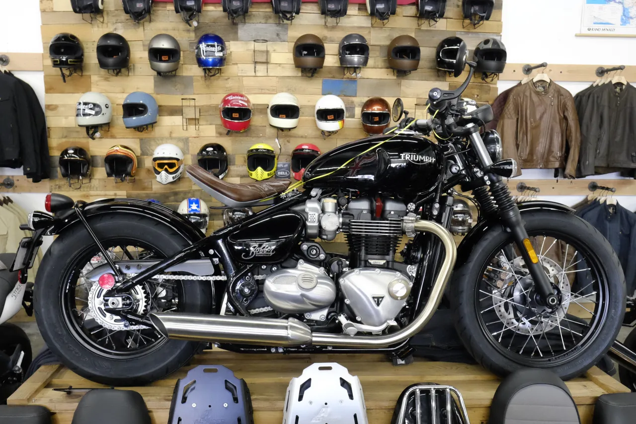Triumph Bonneville Bobber 1200 side profile