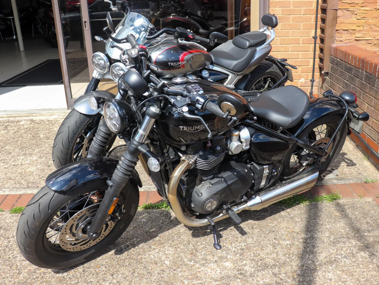 Triumph Bonneville Bobber 2021 zijaanzicht