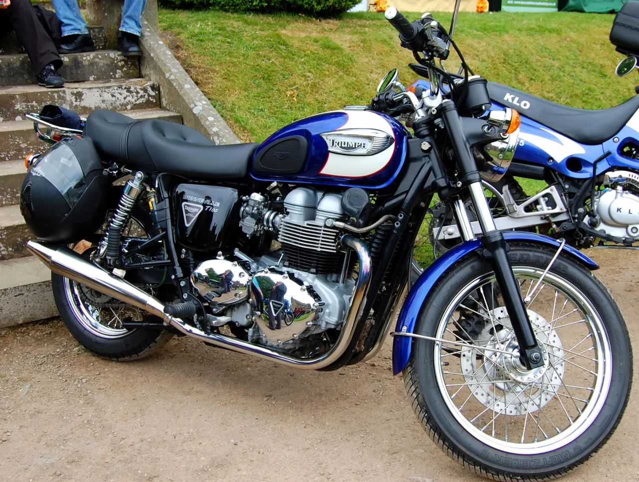 Triumph Bonneville T100 motordetail
