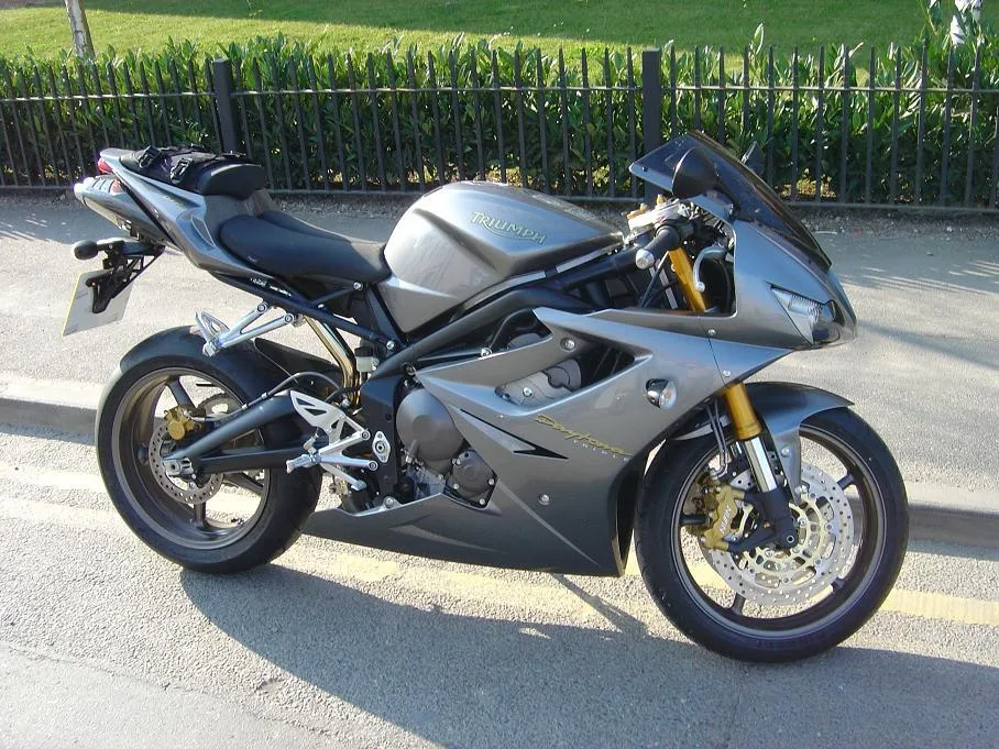 Triumph Daytona 675 supersportmotor zijaanzicht