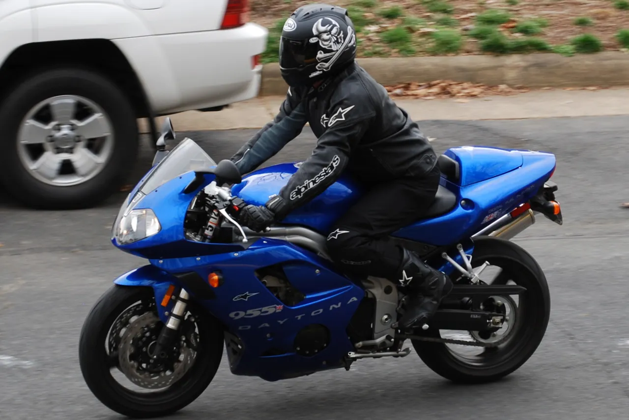 2002 Triumph Daytona 955i in Caspian Blue, side profile