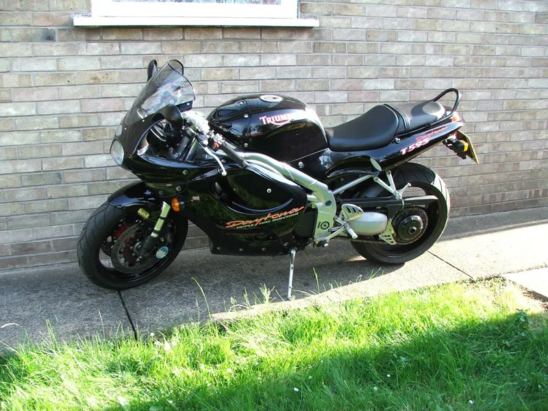 Triumph Daytona T595 (955i first generation)