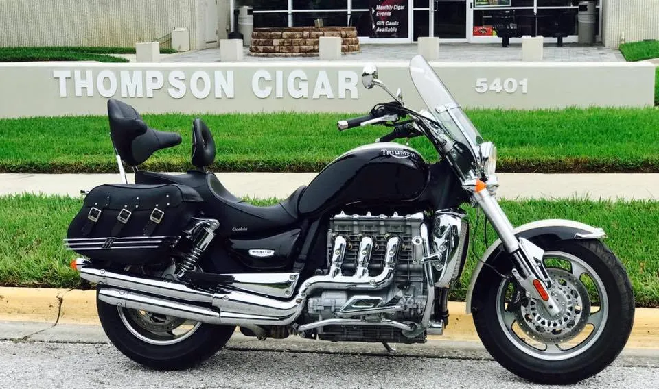 Triumph Rocket III Classic 2007 cruiser motor zijaanzicht