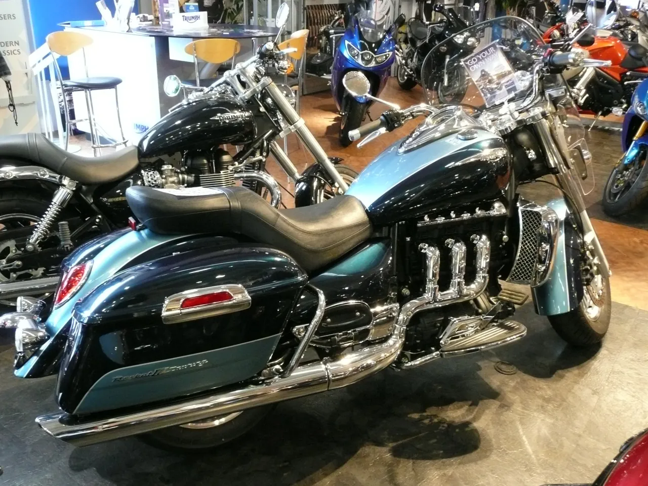 Triumph Rocket III Touring 2008 zijaanzicht