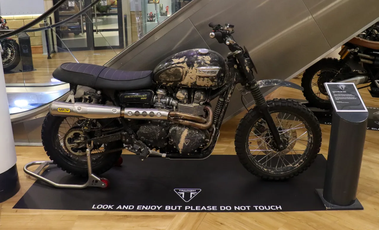 2015 Triumph Scrambler 900 in Sandstorm yellow, side profile