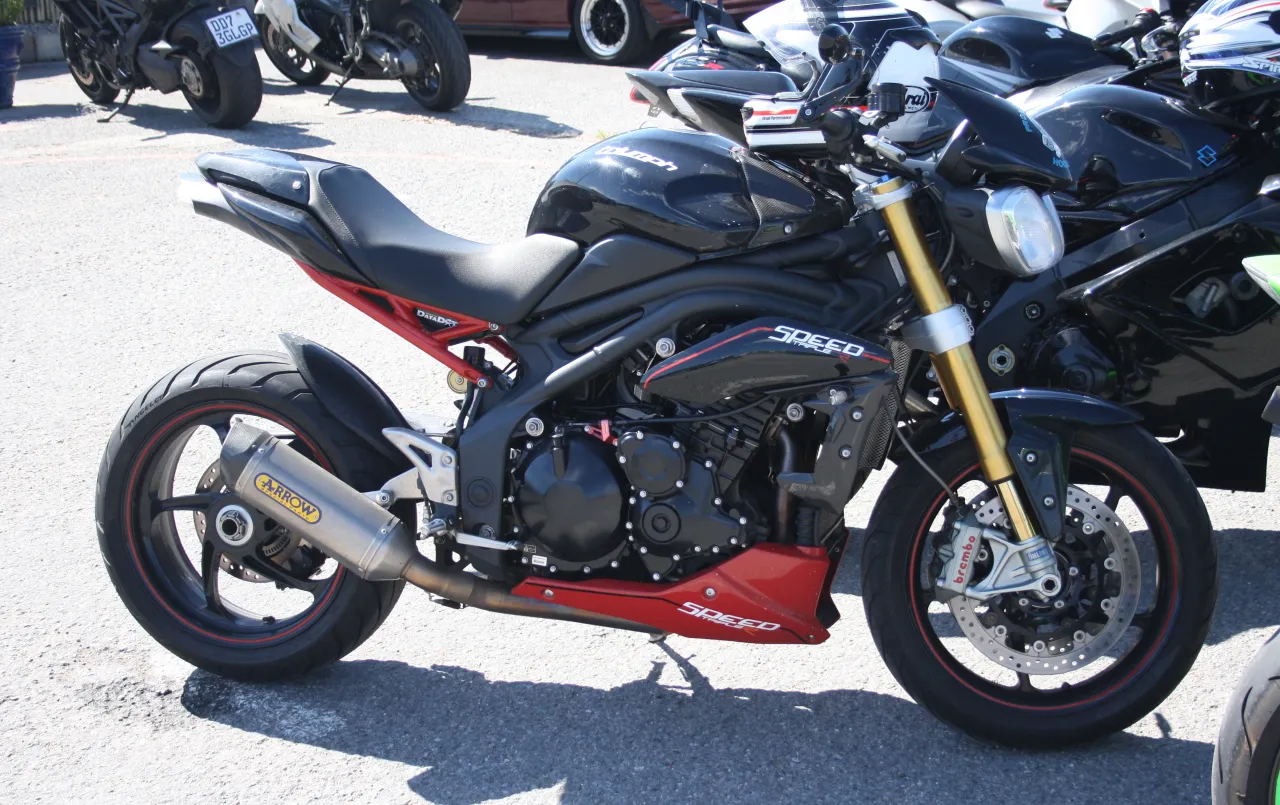 Triumph Speed Triple R naked motor zijaanzicht