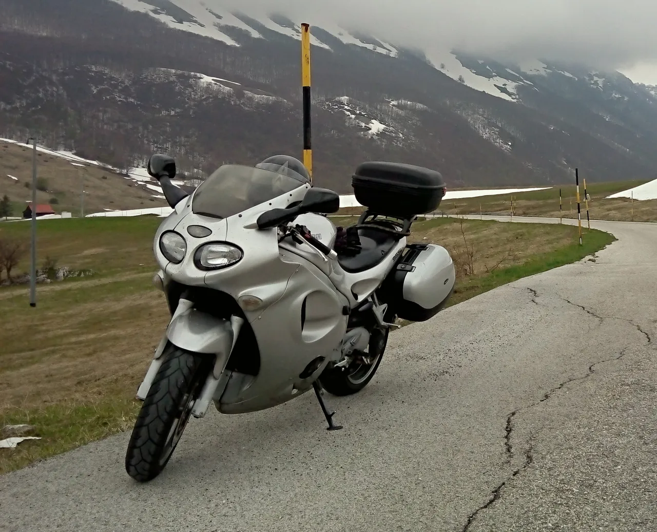 Triumph Sprint ST 955i side profile