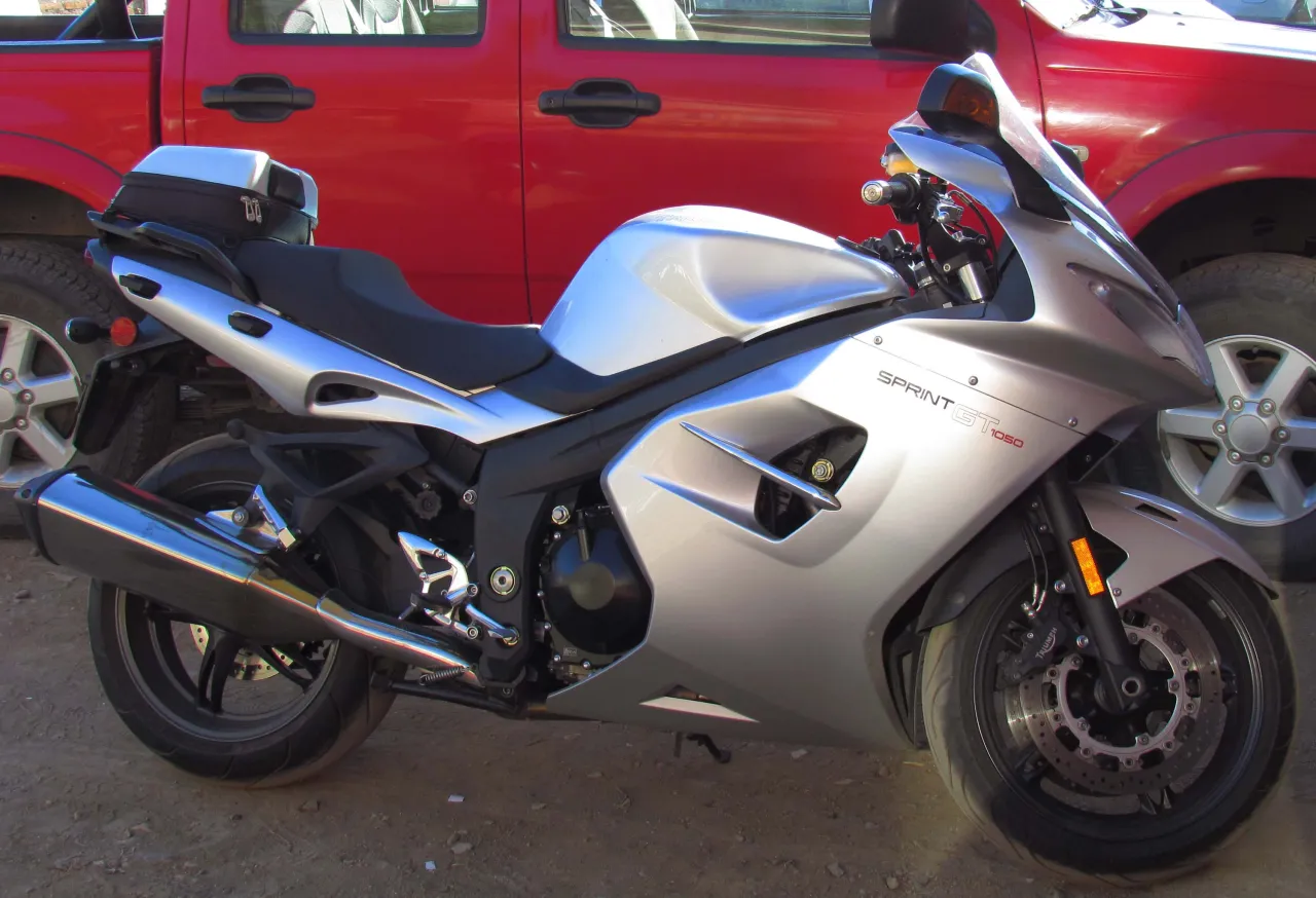 Triumph Sprint GT 1050 sport-tourer zijaanzicht