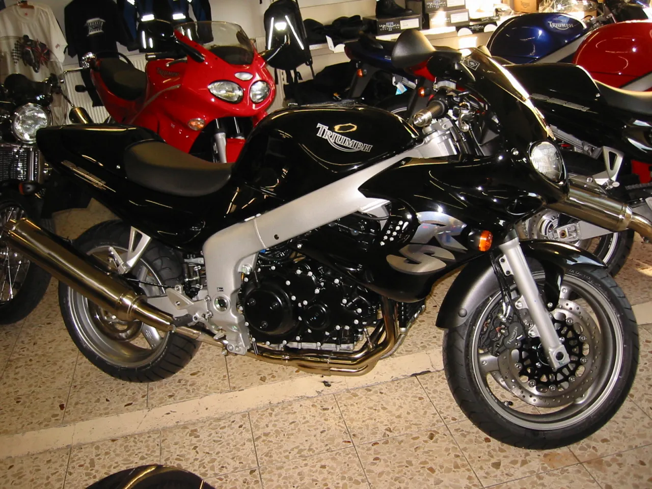 Triumph Sprint RS bouwjaar 2002 zijaanzicht