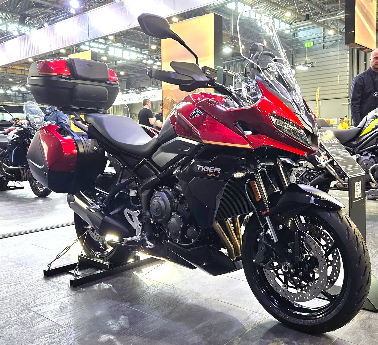 Triumph Tiger Sport 800 adventure motor op de weg