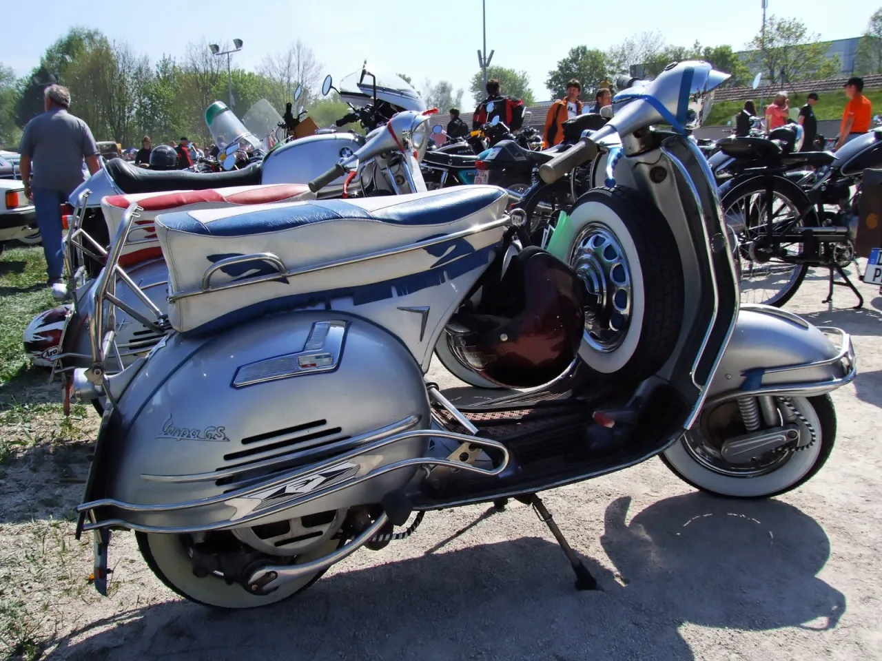 Piaggio Vespa 150 GS uit 1960, klassiek zijaanzicht