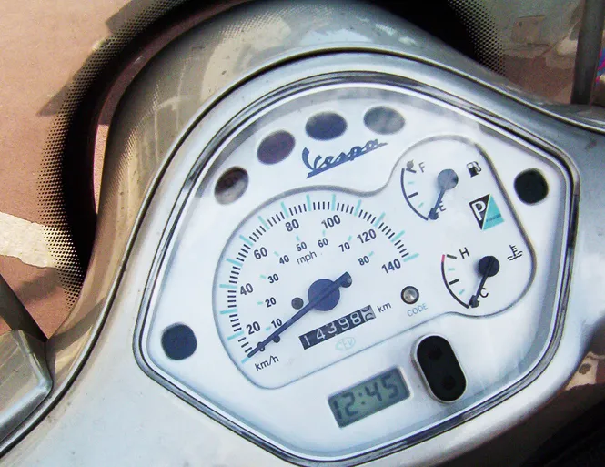 Vespa GT maxi-scooter