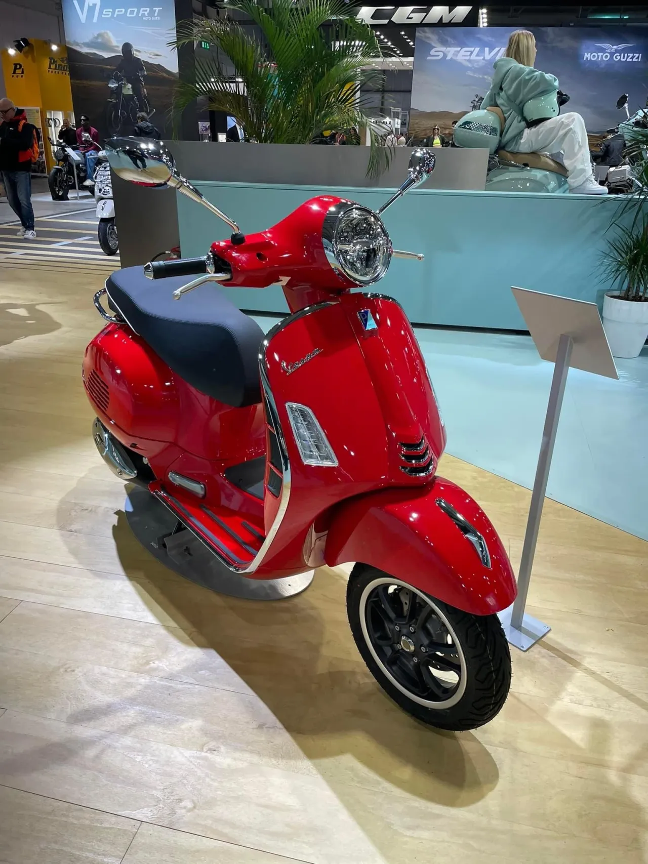 Vespa GTS 310 in zijaanzicht