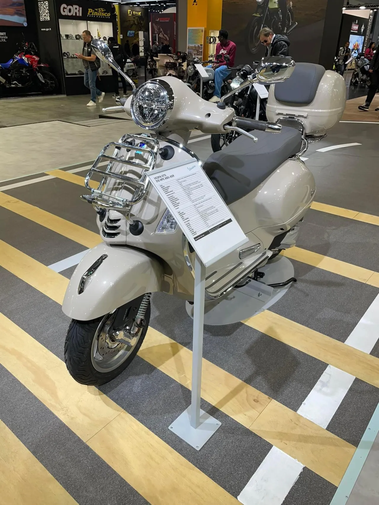 Vespa GTS 310 HPE modeljaar 2025