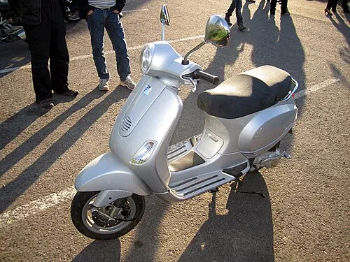 Vespa LX 125 scooter