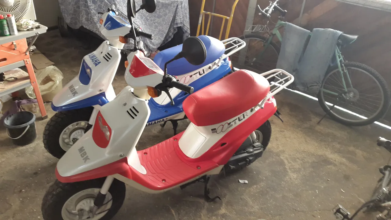 MBK Yamaha Booster eerste generatie scooter zijaanzicht