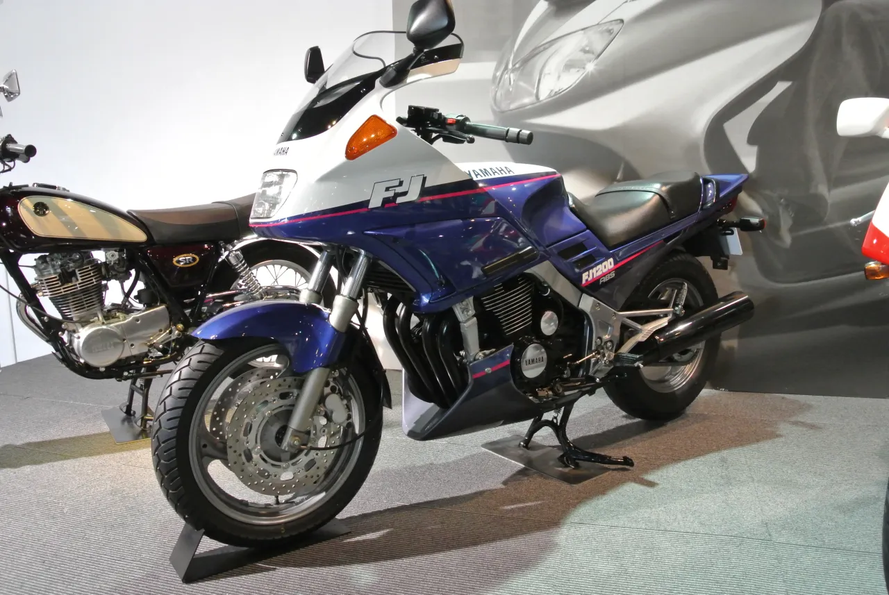 1991 Yamaha FJ1200A with ABS, side profile