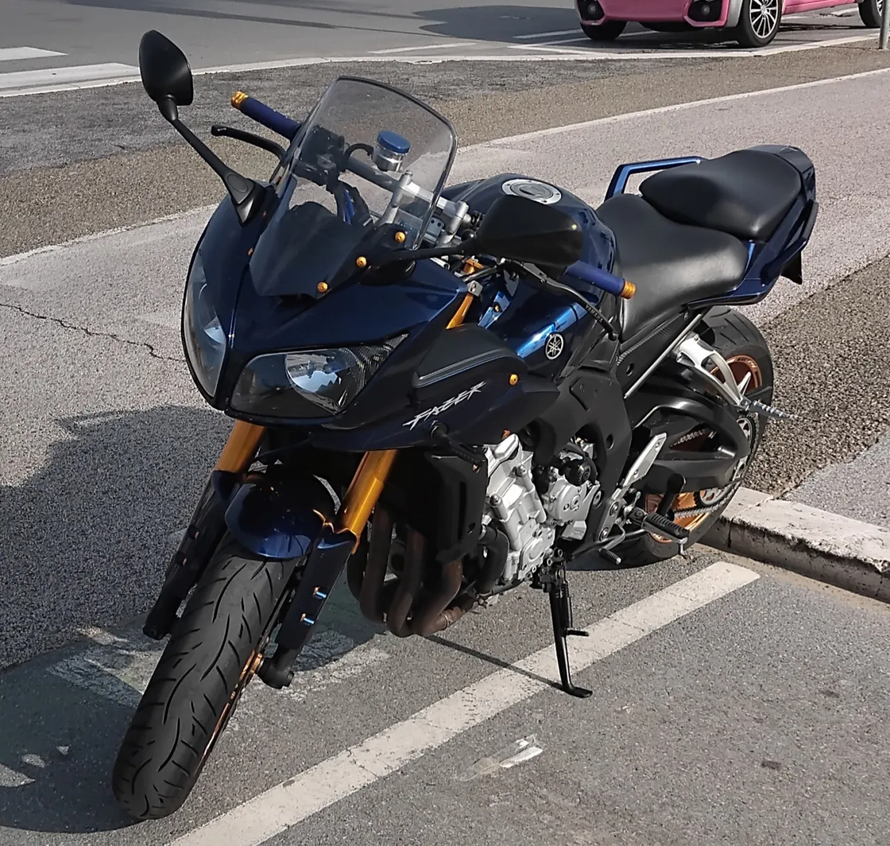 Yamaha FZS 1000 Fazer sport-tourer zijaanzicht